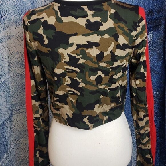 CREW NECK CROP CAMO TOP - Picture 9 of 9